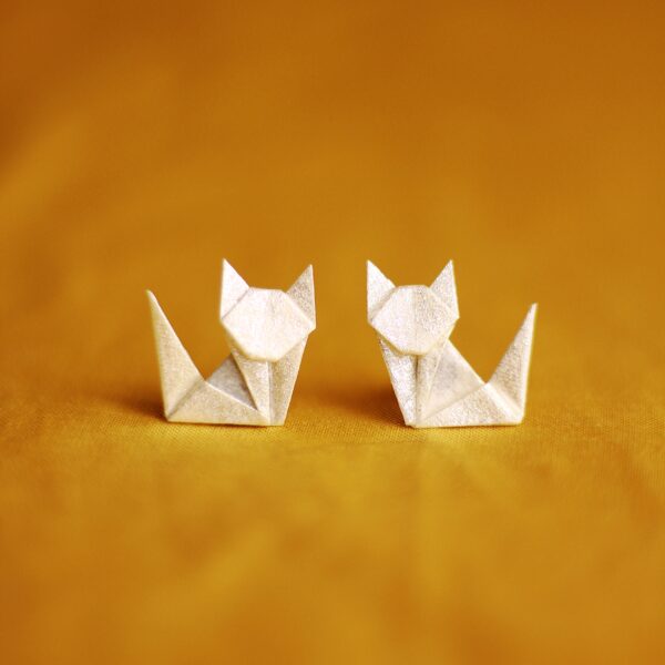 Kittens Stud Earrings / Orecchini Gattino da lobo (White / Bianco)