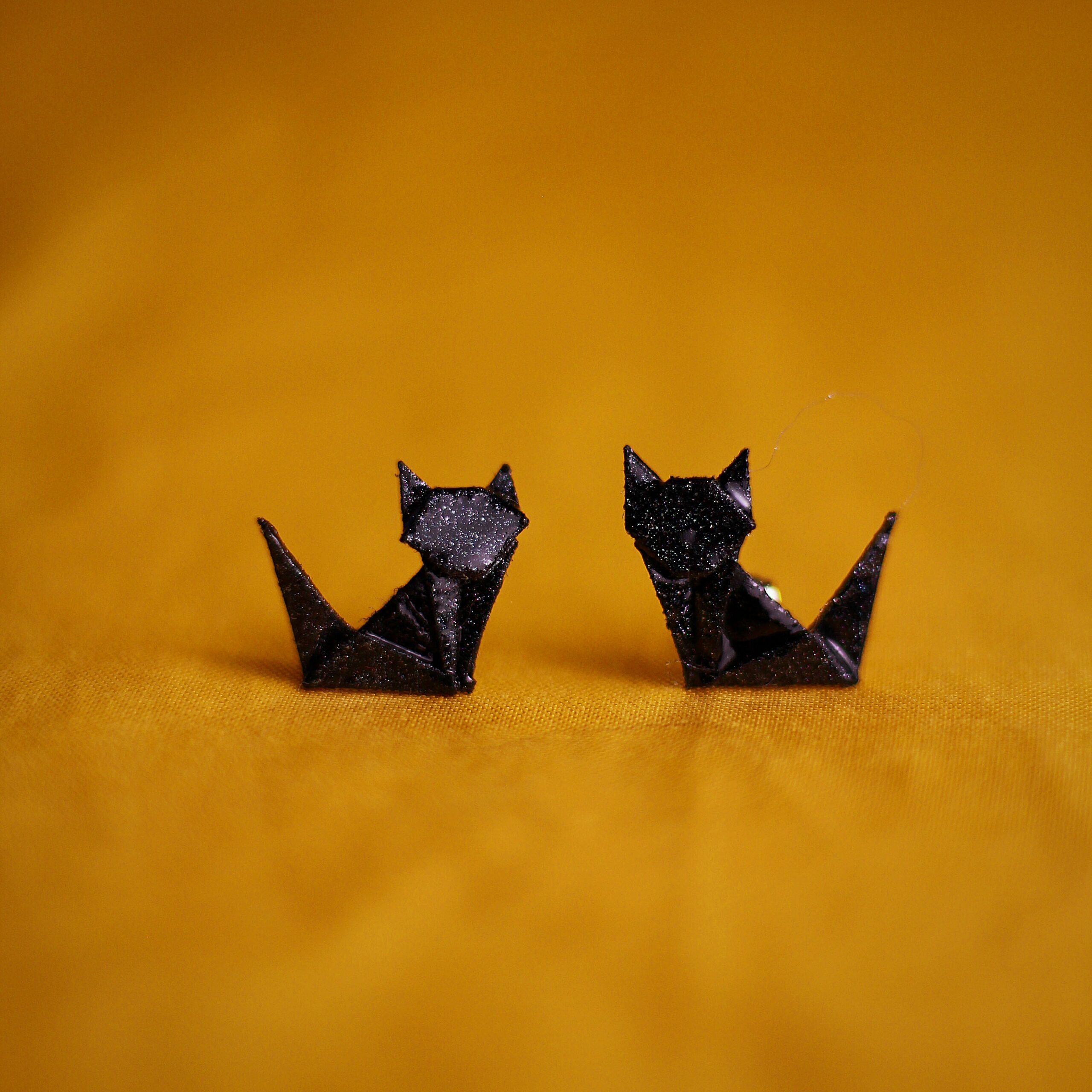 Kittens Stud Earrings / Orecchini Gattino da lobo (Black / Nero)