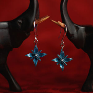 Lanka Collection: Wild Flower Origami Earrings with White Sapphire / Collezione Lanka: Orecchini Fiore Selvaggio Origami con Zaffiro Bianco