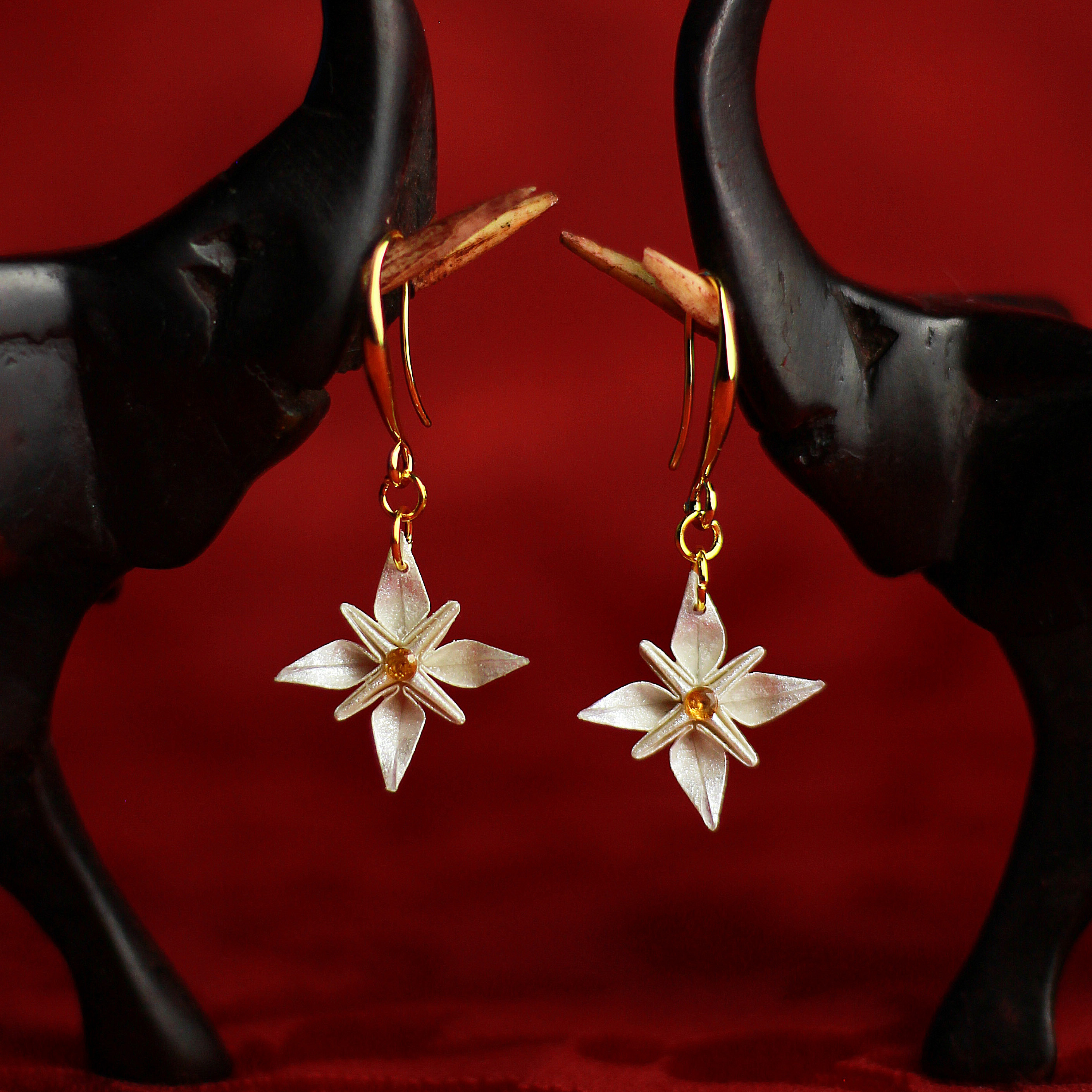 Lanka Collection: Wild Flower Origami Earrings with Orange Sapphire / Collezione Lanka: Orecchini Fiore Selvaggio Origami con Zaffiro Arancione
