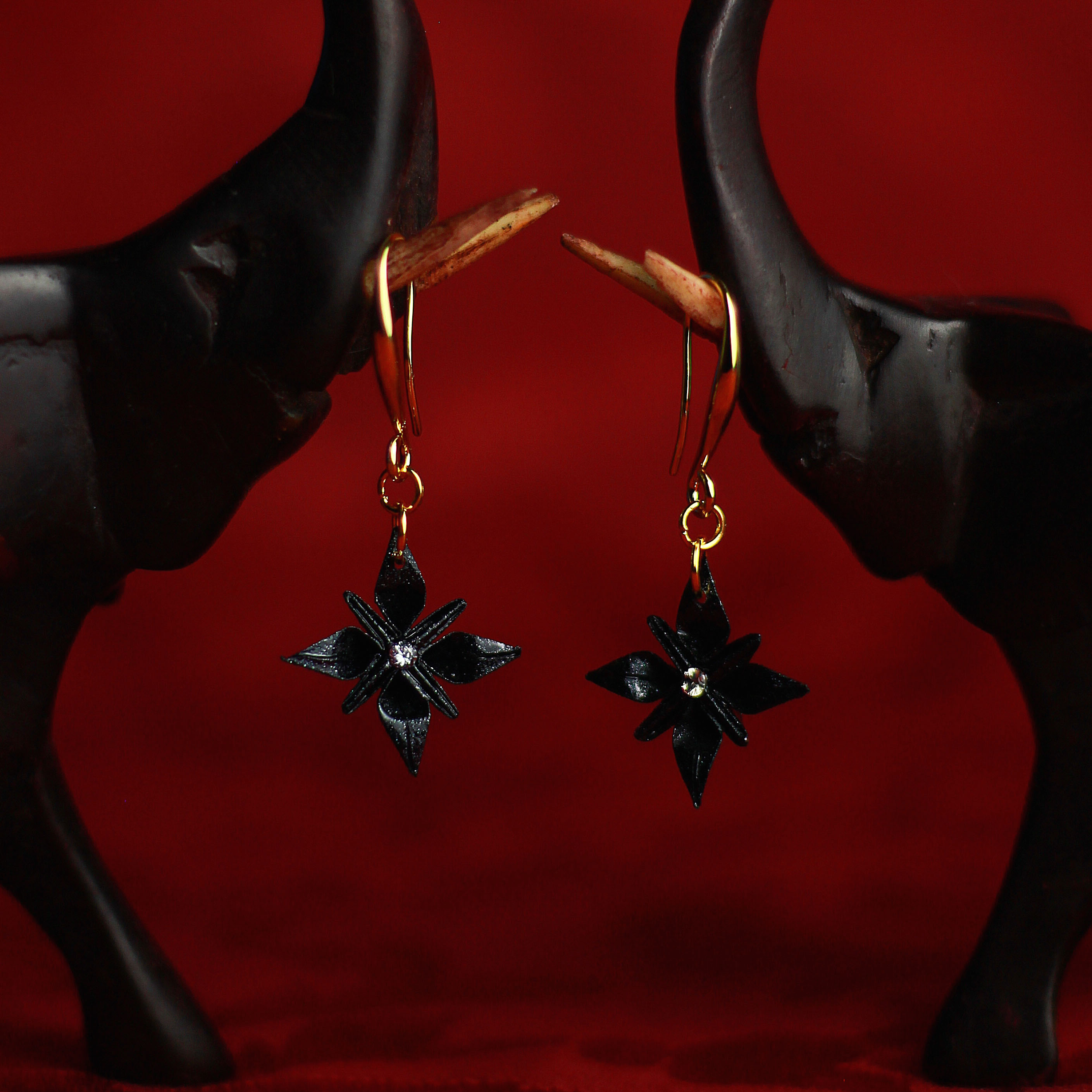 Lanka Collection: Wild Flower Origami Earrings with White Sapphire / Collezione Lanka: Orecchini Fiore Selvaggio Origami con Zaffiro Bianco