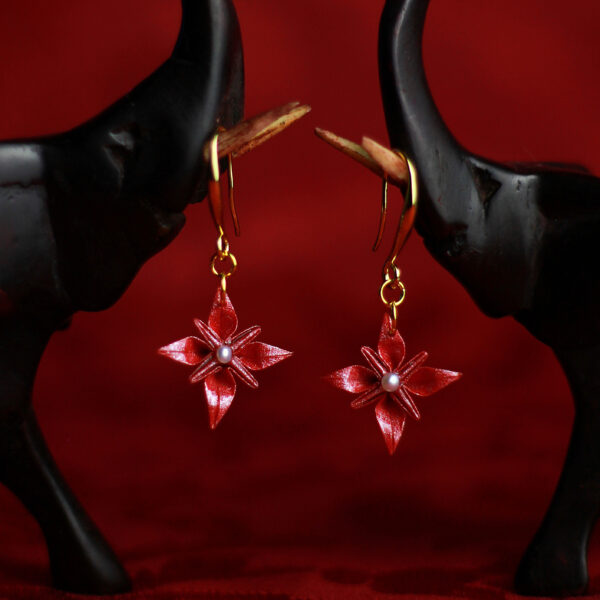 Lanka Collection: Wild Flower Origami Earrings with Natural Pearl / Collezione Lanka: Orecchini Fiore Selvaggio Origami con Perla Naturale