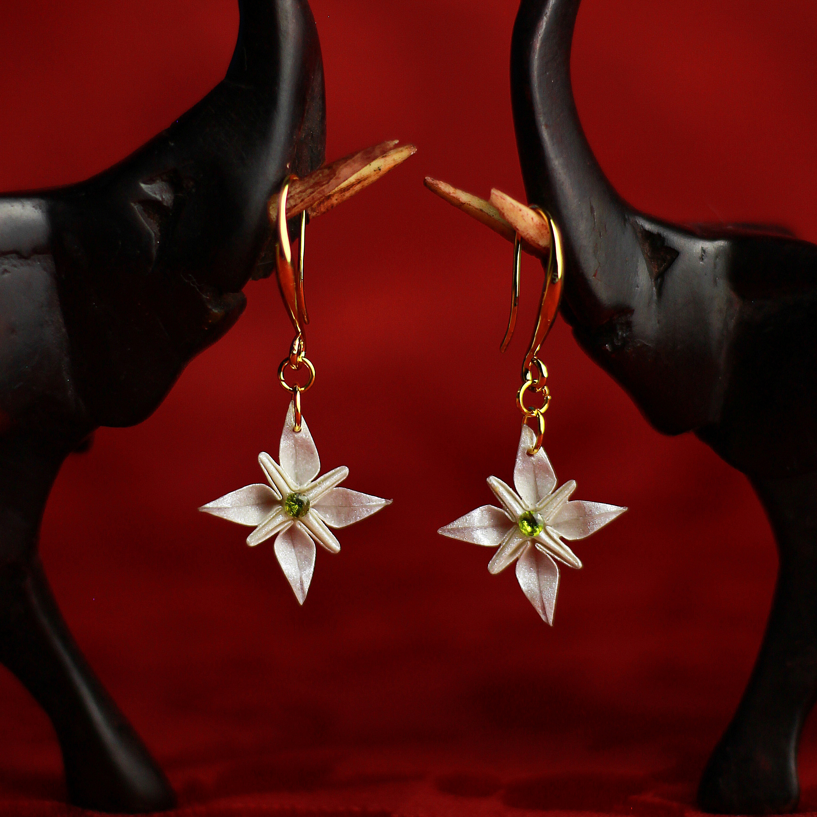 Lanka Collection: Wild Flower Origami Earrings with Green Sapphire / Collezione Lanka: Orecchini Fiore Selvaggio Origami con Zaffiro Verde