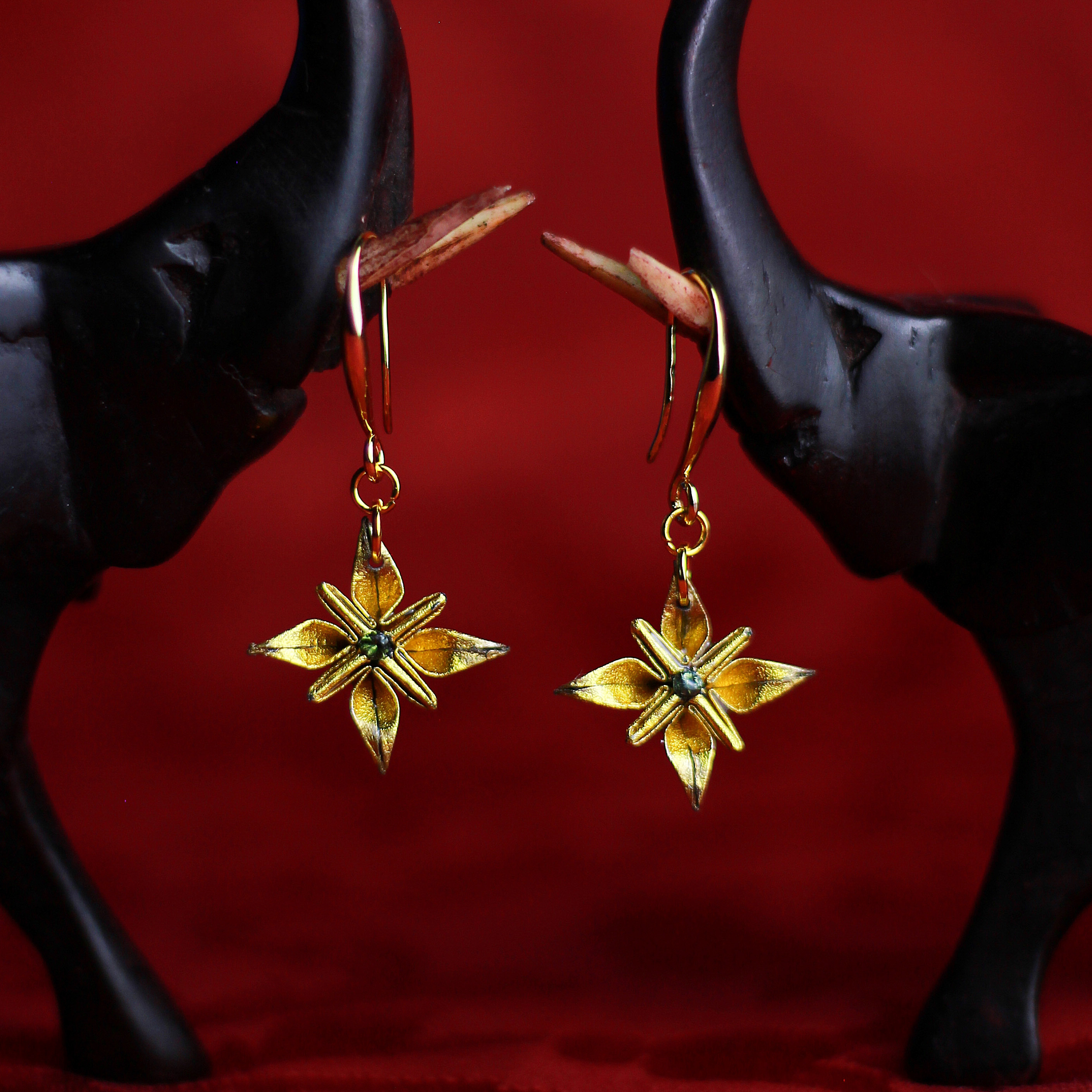 Lanka Collection: Wild Flower Origami Earrings with Green Sapphire / Collezione Lanka: Orecchini Fiore Selvaggio Origami con Zaffiro Verde