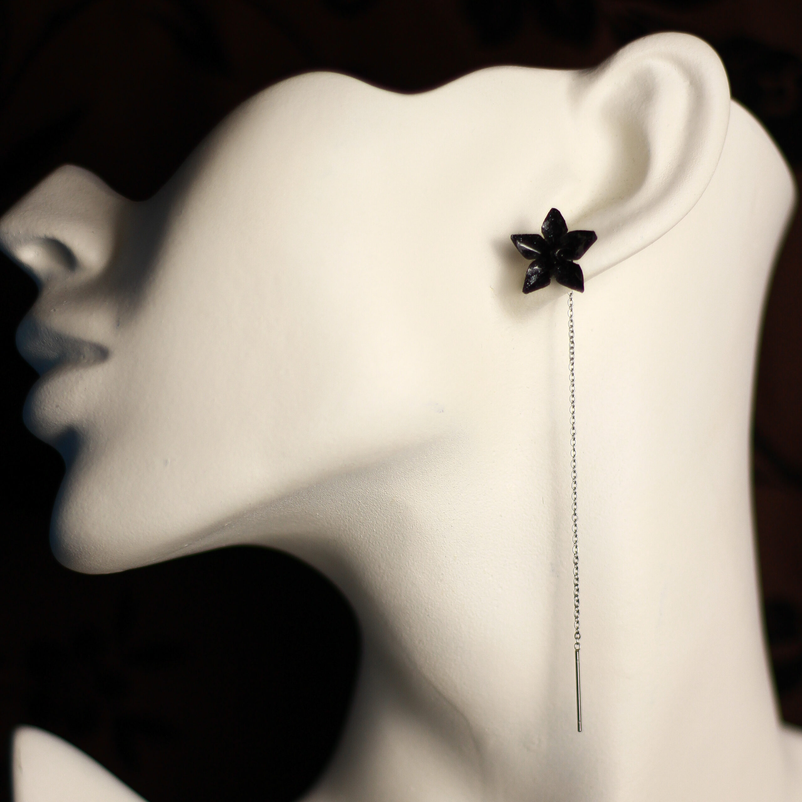 Japanese Bellflower Up and Down Earrings Black / Orecchini Sali Scendi Campanula Giapponese Nero